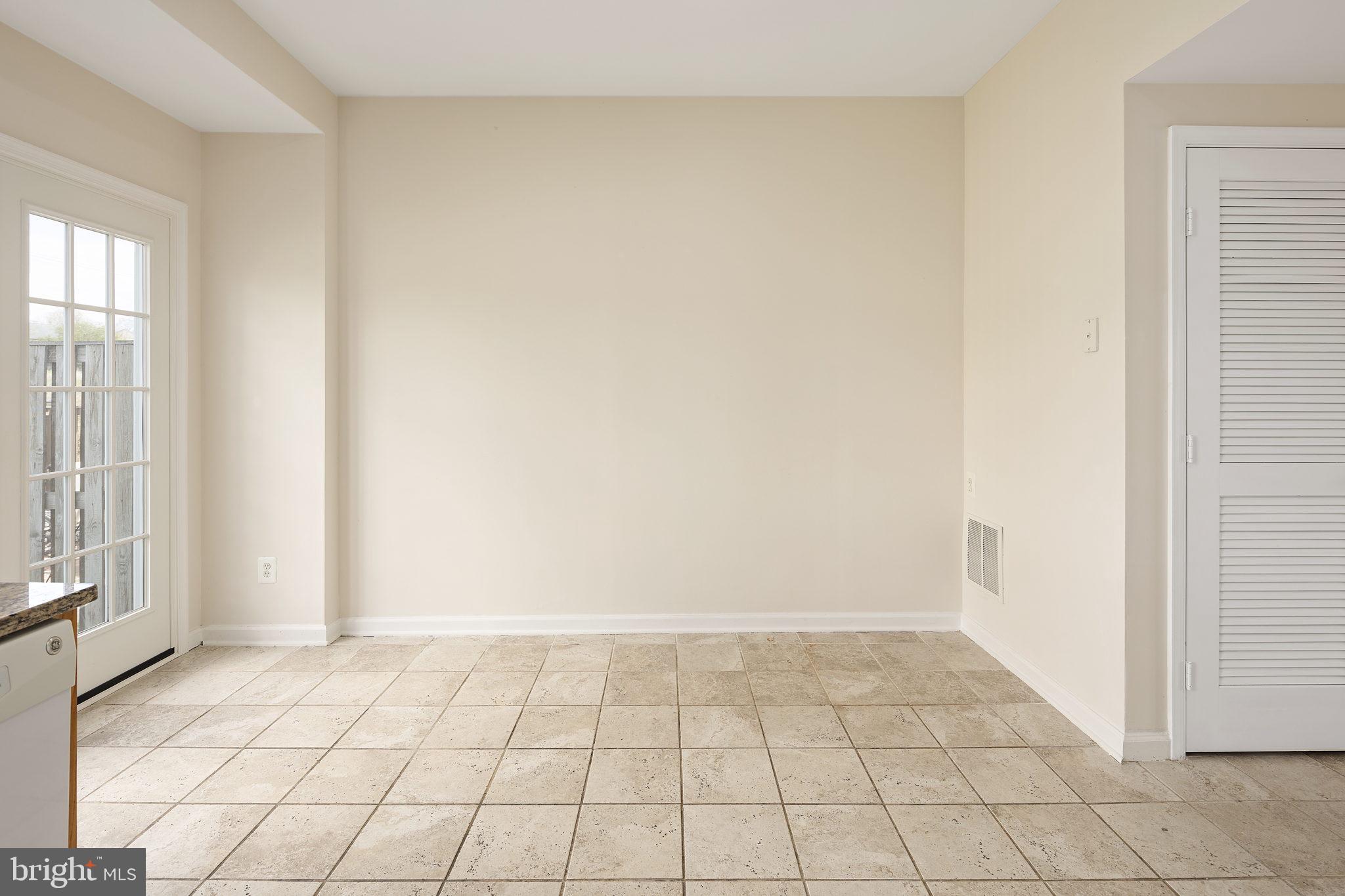 6741 Stone Maple Terrace Centreville, VA 20121 - Photo 10 of 35 Large Eat-In Space