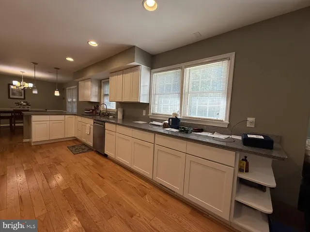 $3,900 | 220 Summit Hall Road, Gaithersburg, MD 20877