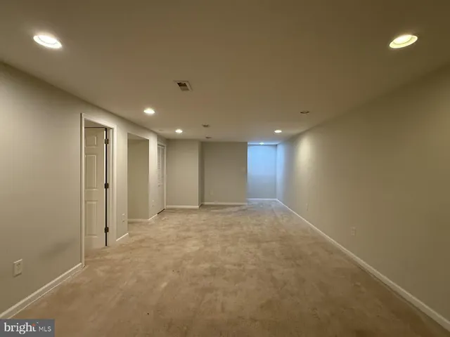 $3,900 | 220 Summit Hall Road, Gaithersburg, MD 20877