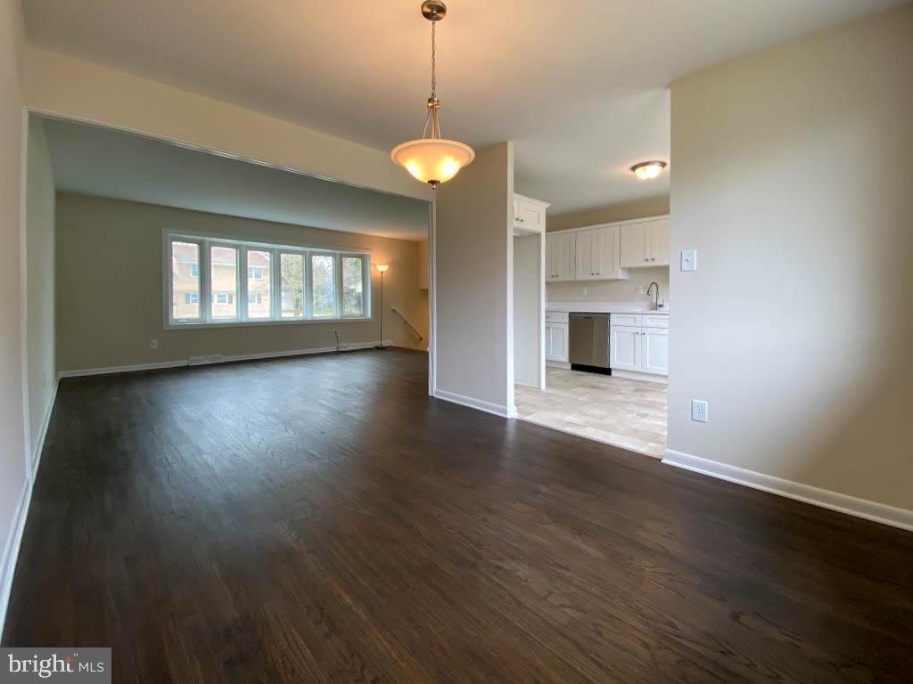 315 Colonial Road Beverly, NJ 08010 - Photo 11 of 27