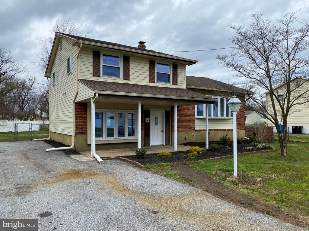 315 Colonial Road Beverly, NJ 08010 - Photo 2 of 27