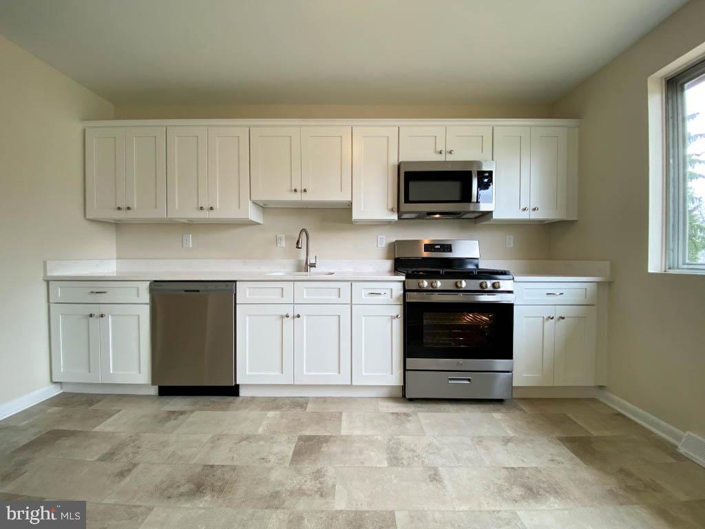 315 Colonial Road Beverly, NJ 08010 - Photo 7 of 27