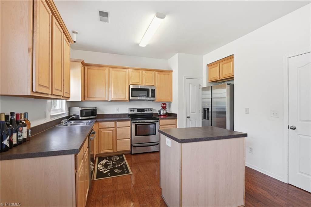 2136 Burton Run Road High Point, NC 27262 - Photo 6 of 43