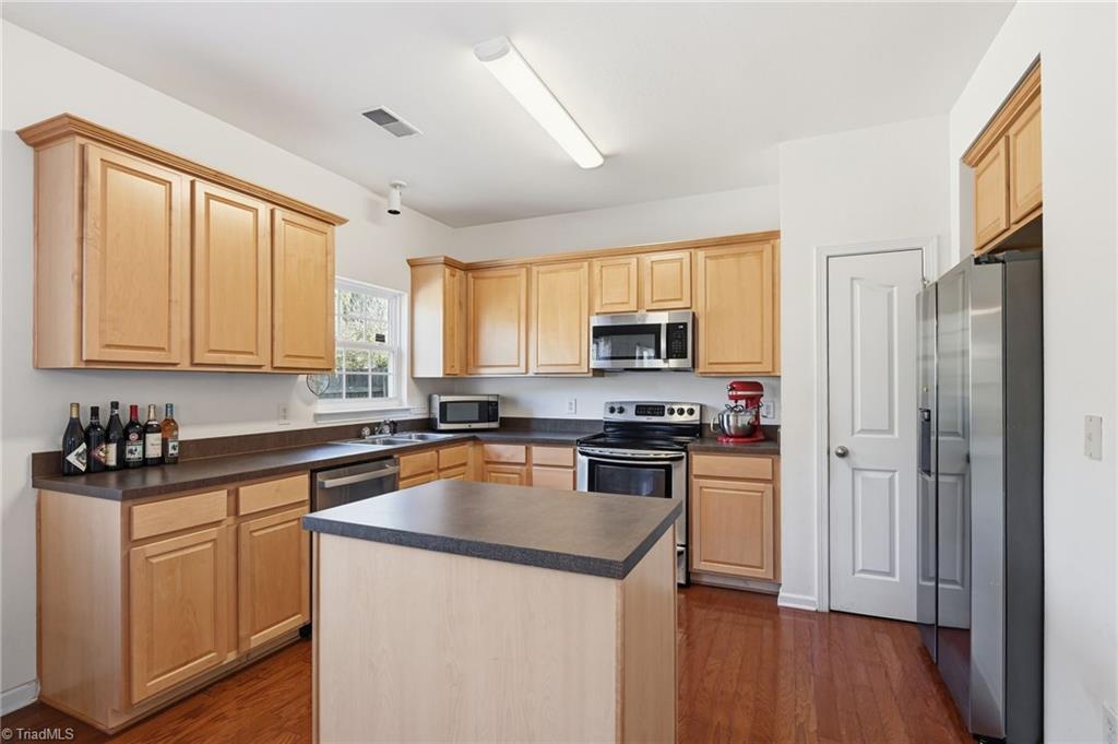 2136 Burton Run Road High Point, NC 27262 - Photo 7 of 43