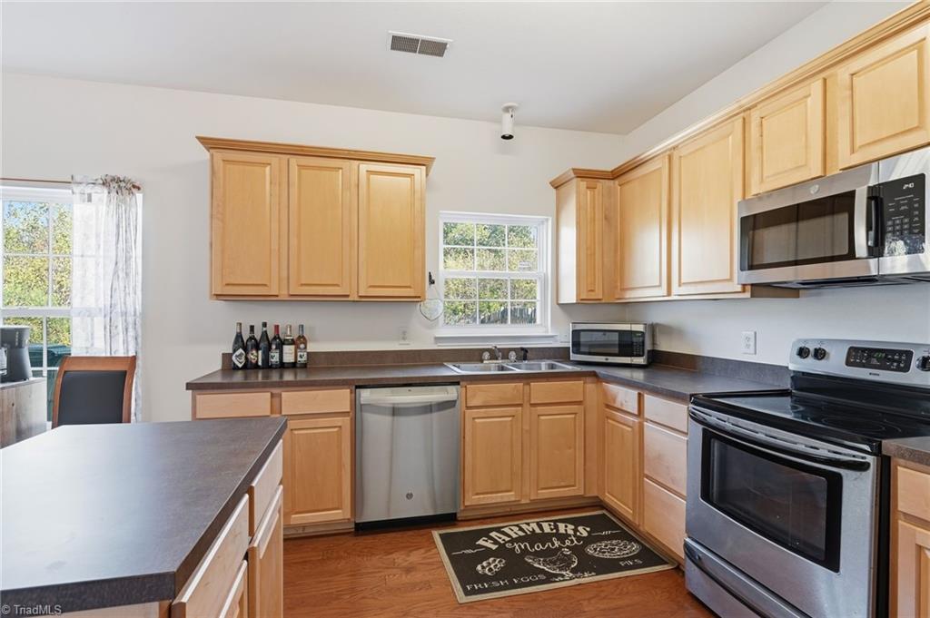 2136 Burton Run Road High Point, NC 27262 - Photo 8 of 43