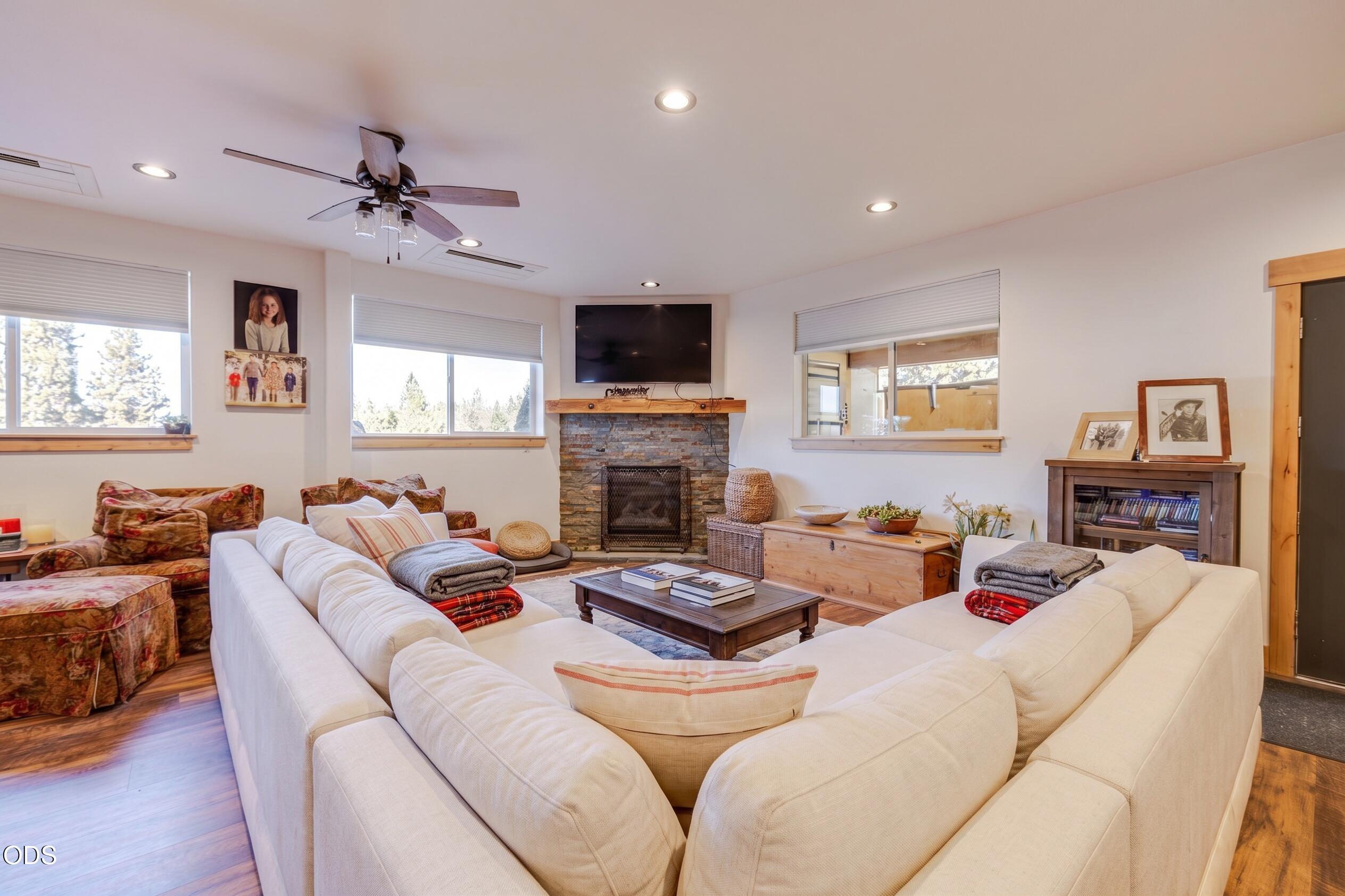 66150 Barr Road Bend, OR 97703 - Photo 24 of 46 Gallery Image 24