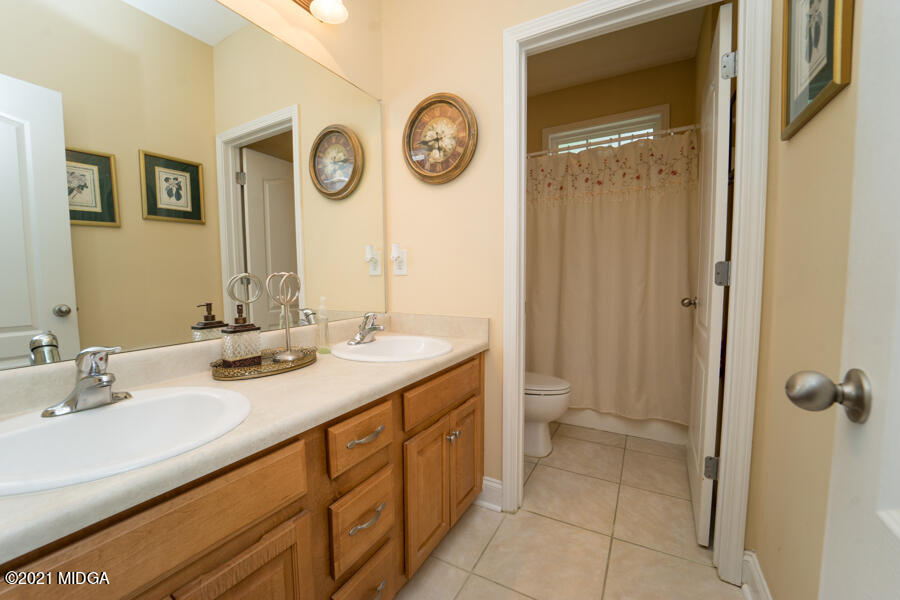 126 Timber Ridge Boulevard Byron, GA 31008 - Photo 15 of 26 a bathroom with a sink a toilet and a large mirror