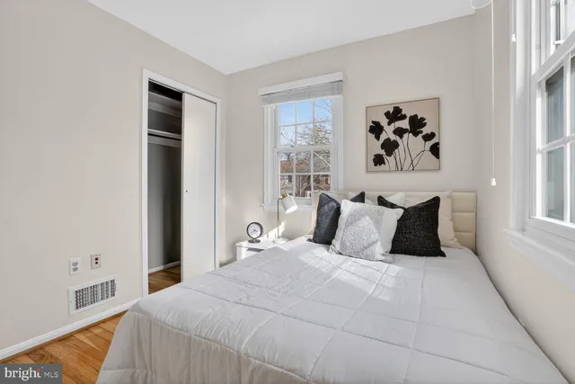 $599,990 | 6015 Ticonderoga Court, Burke, VA 22015