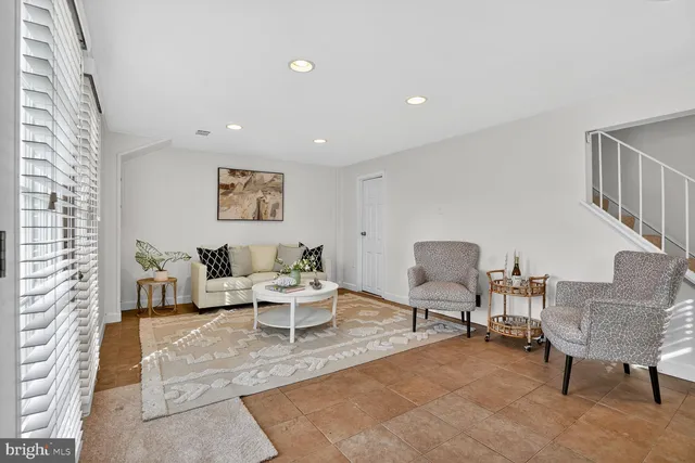 $599,990 | 6015 Ticonderoga Court, Burke, VA 22015