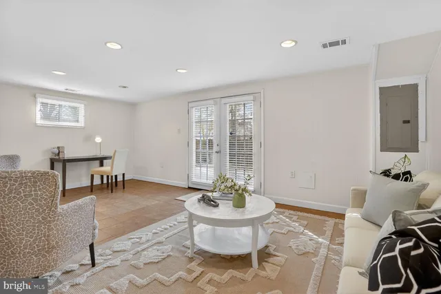 $599,990 | 6015 Ticonderoga Court, Burke, VA 22015