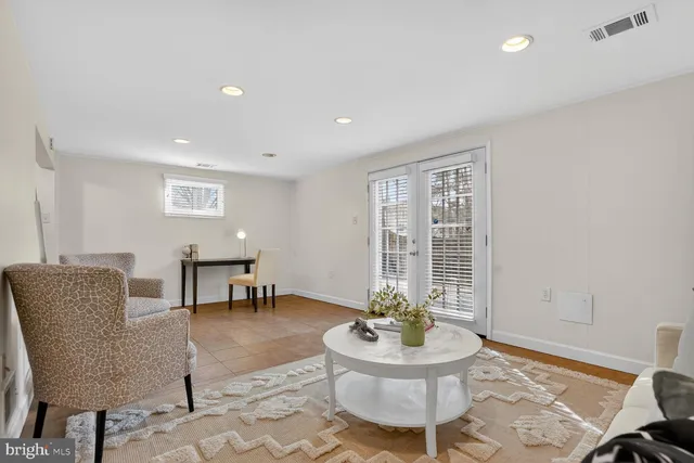 $599,990 | 6015 Ticonderoga Court, Burke, VA 22015