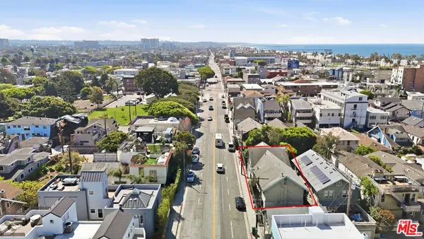 $2,200,000 | 49 Wavecrest Avenue, Venice, CA 90291