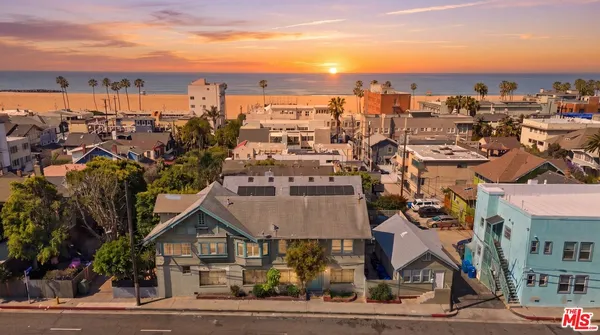 $2,200,000 | 49 Wavecrest Avenue, Venice, CA 90291