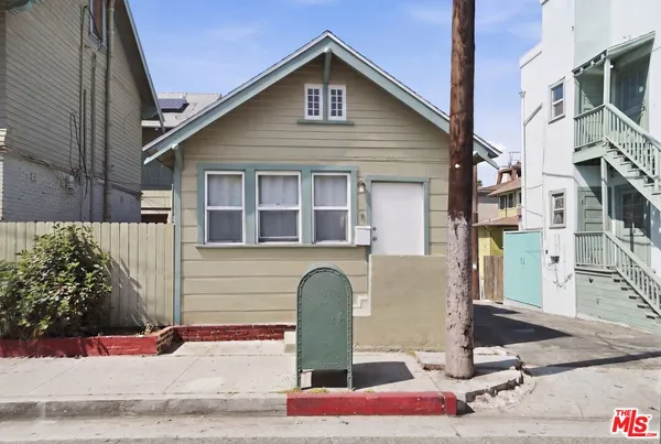 $2,200,000 | 49 Wavecrest Avenue, Venice, CA 90291