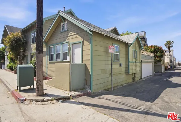 $2,200,000 | 49 Wavecrest Avenue, Venice, CA 90291
