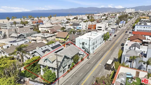 $2,200,000 | 49 Wavecrest Avenue, Venice, CA 90291