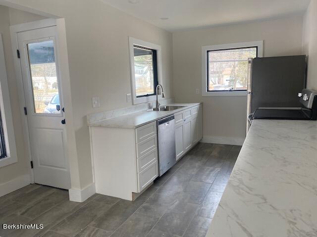 307 Cheshire Road Pittsfield, MA 01201 - Photo 2 of 16 Kitchen