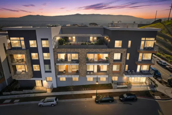 $909,000 | 382 Llano De Los Robles Avenue, Unit 3, San Jose, CA 95136