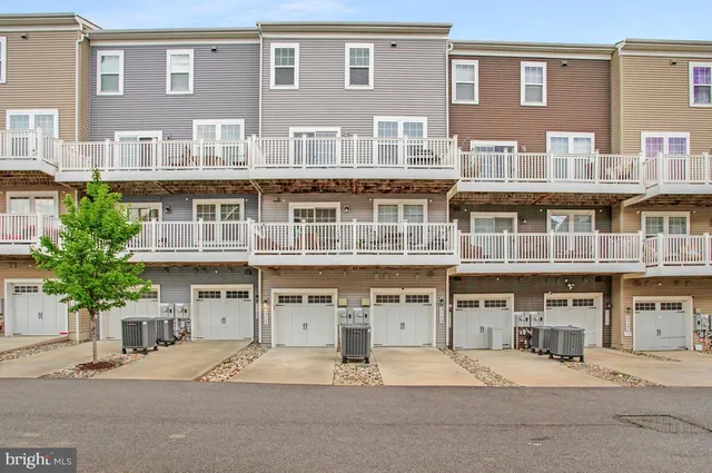 $459,900 | 9709 Tealbriar Drive, Unit 266, Upper Marlboro, MD 20772