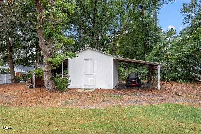 a view of a house with large tree