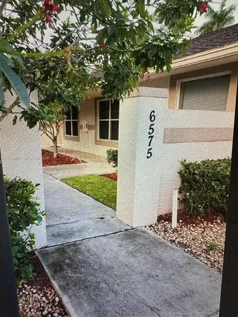 $1,999 | 6575 Southwest 49th Court, Unit D, Davie, FL 33314