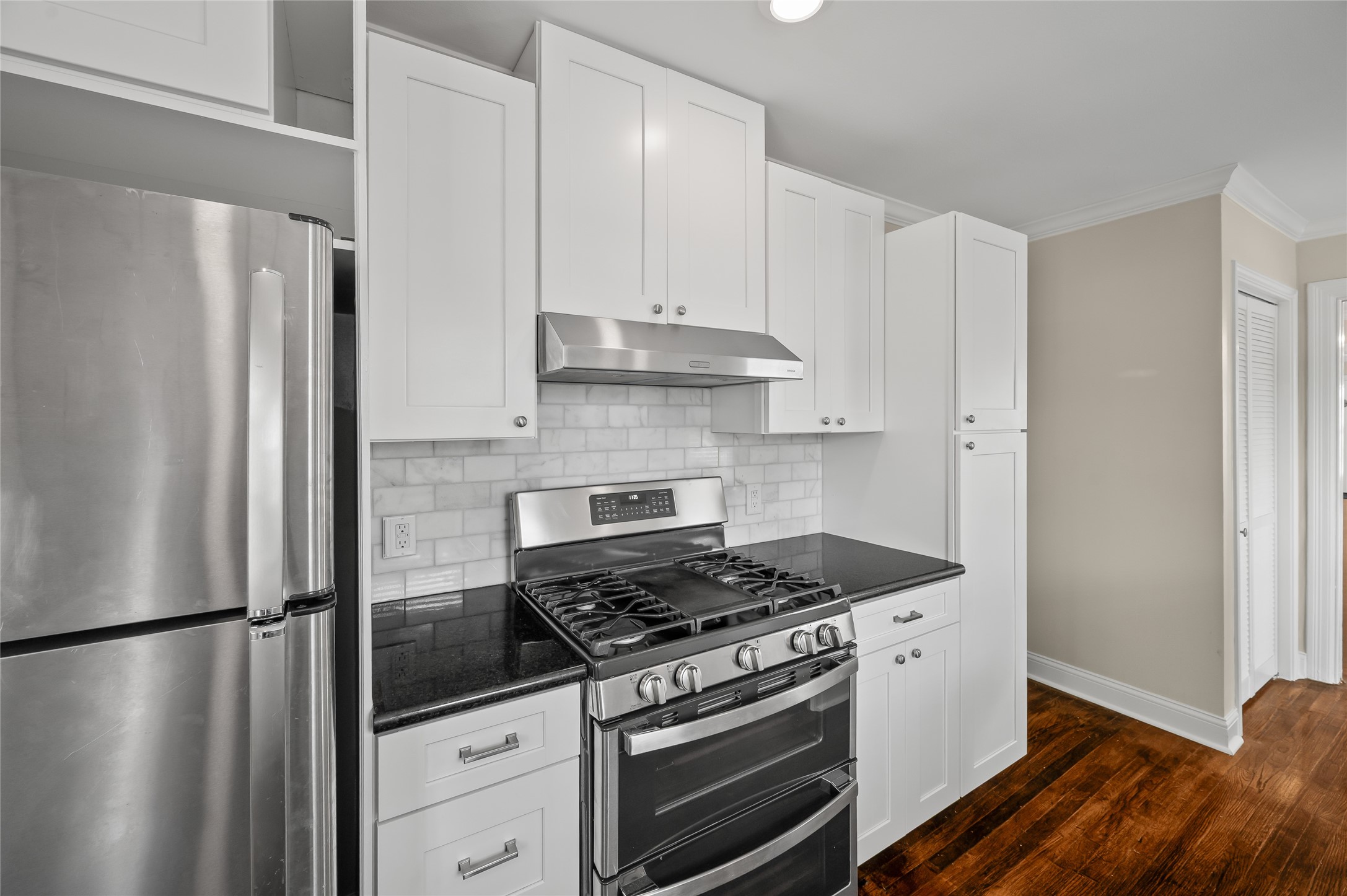 6673 Sylvan Road Houston, TX 77023 - Photo 12 of 39 a kitchen with a stove and a refrigerator