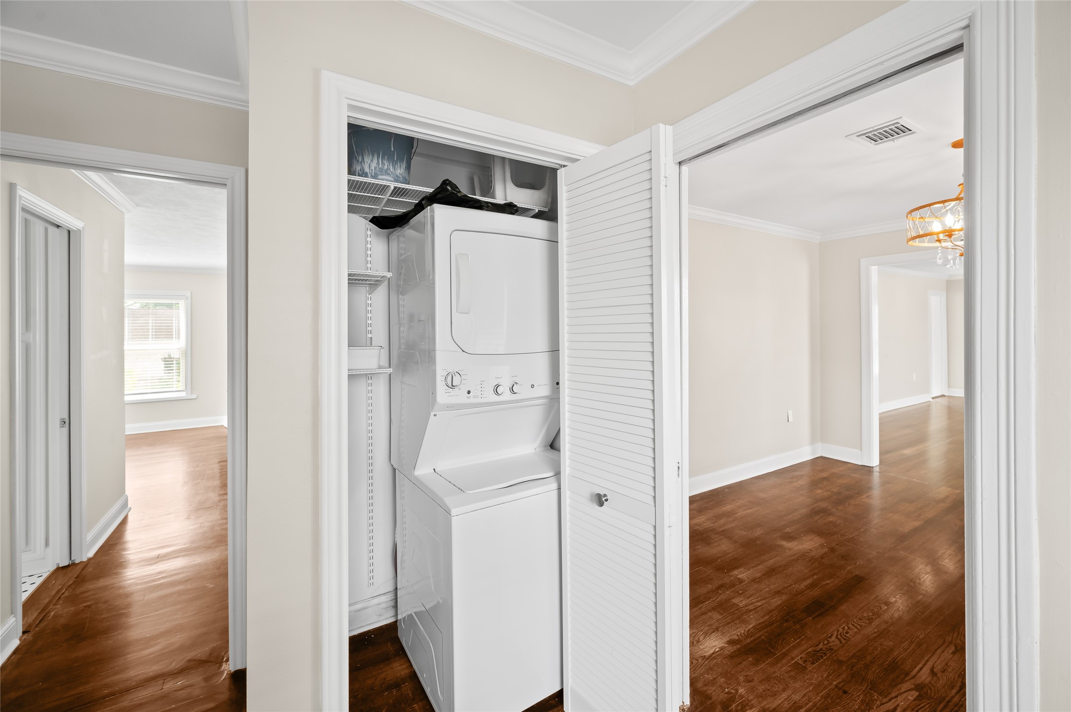 6673 Sylvan Road Houston, TX 77023 - Photo 13 of 39 a view of hallway with wooden floor