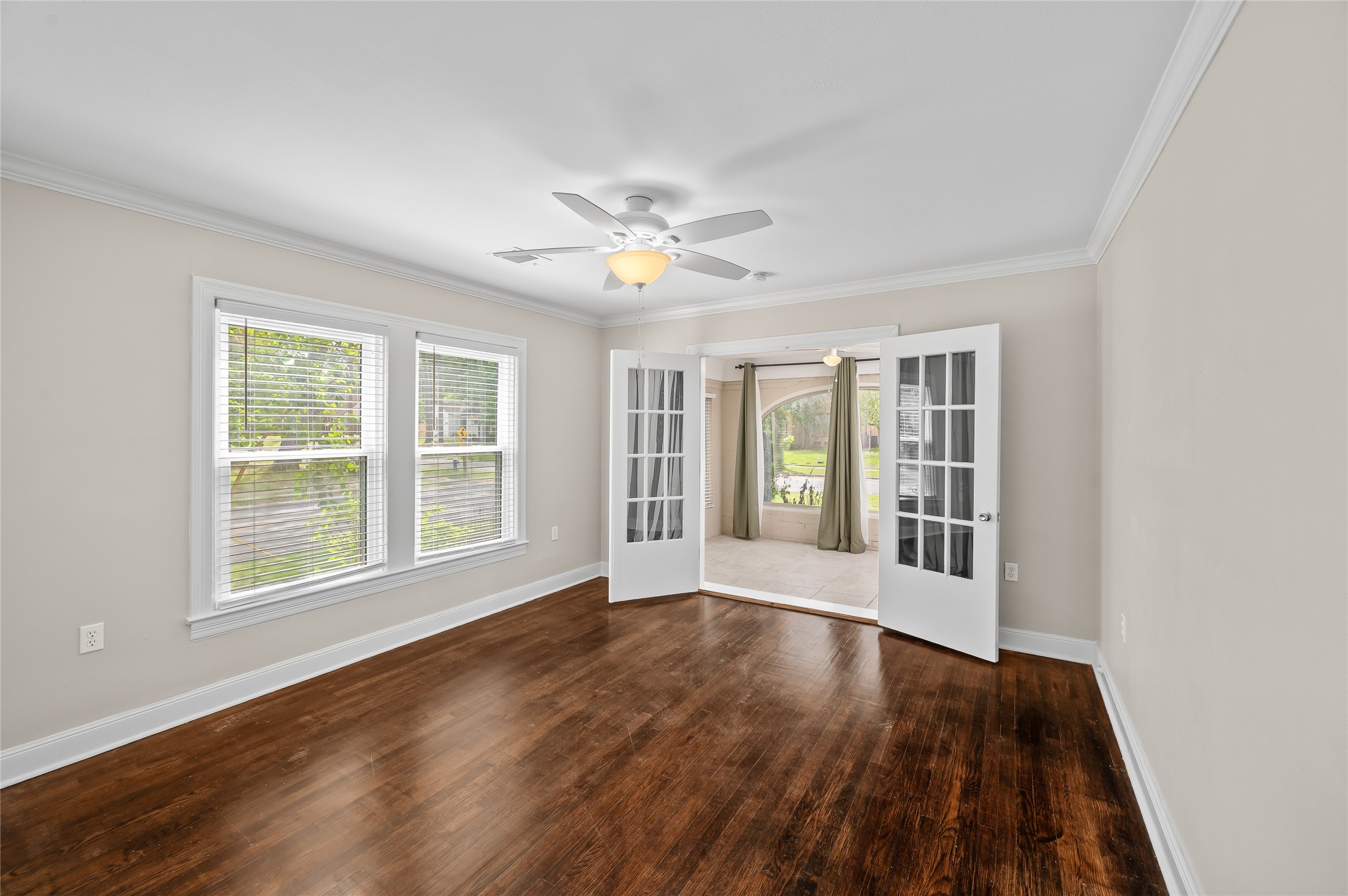 6673 Sylvan Road Houston, TX 77023 - Photo 15 of 39 a view of an empty room with wooden floor and a window
