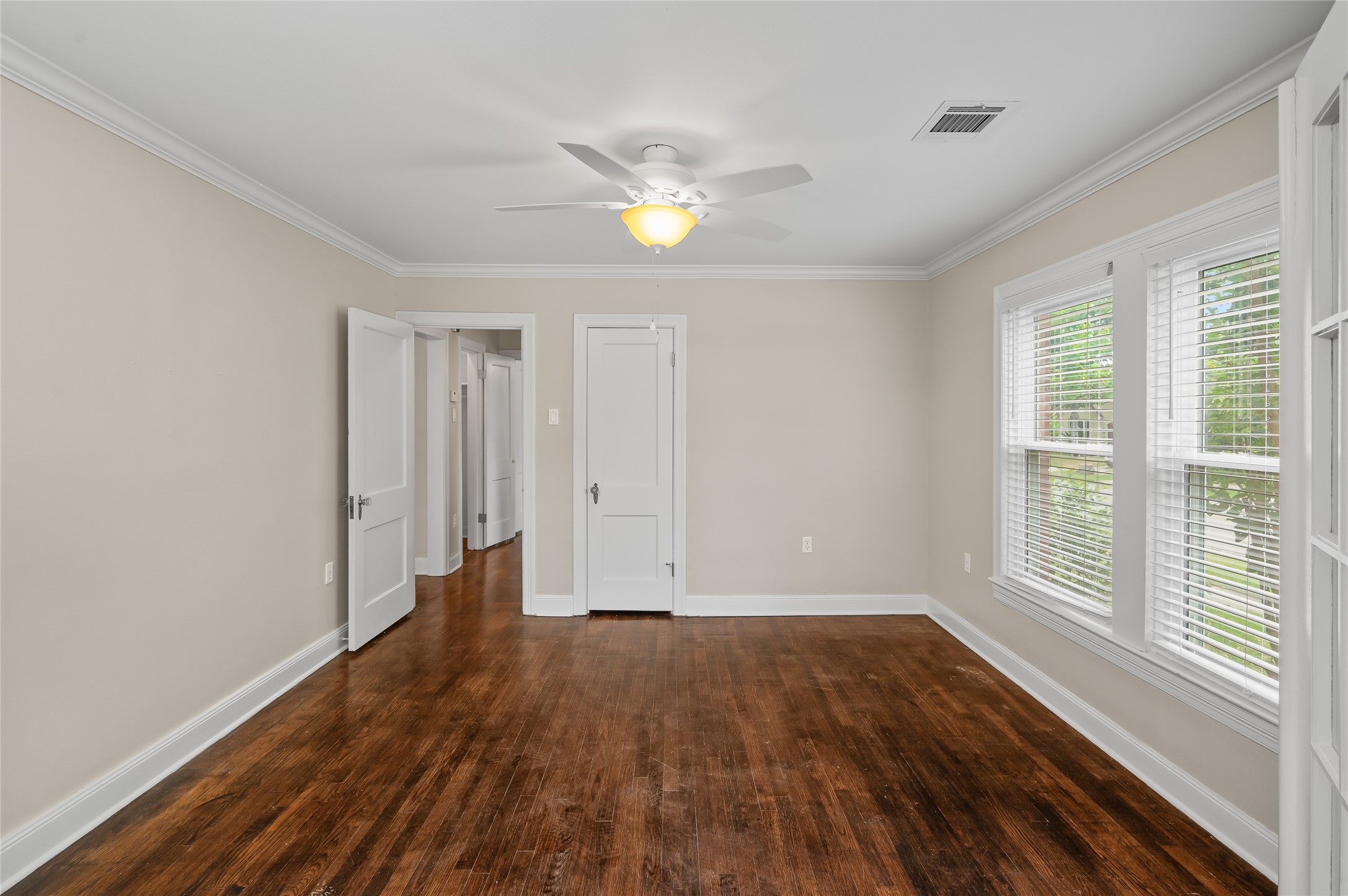 6673 Sylvan Road Houston, TX 77023 - Photo 27 of 39 a view of empty room with wooden floor and fan