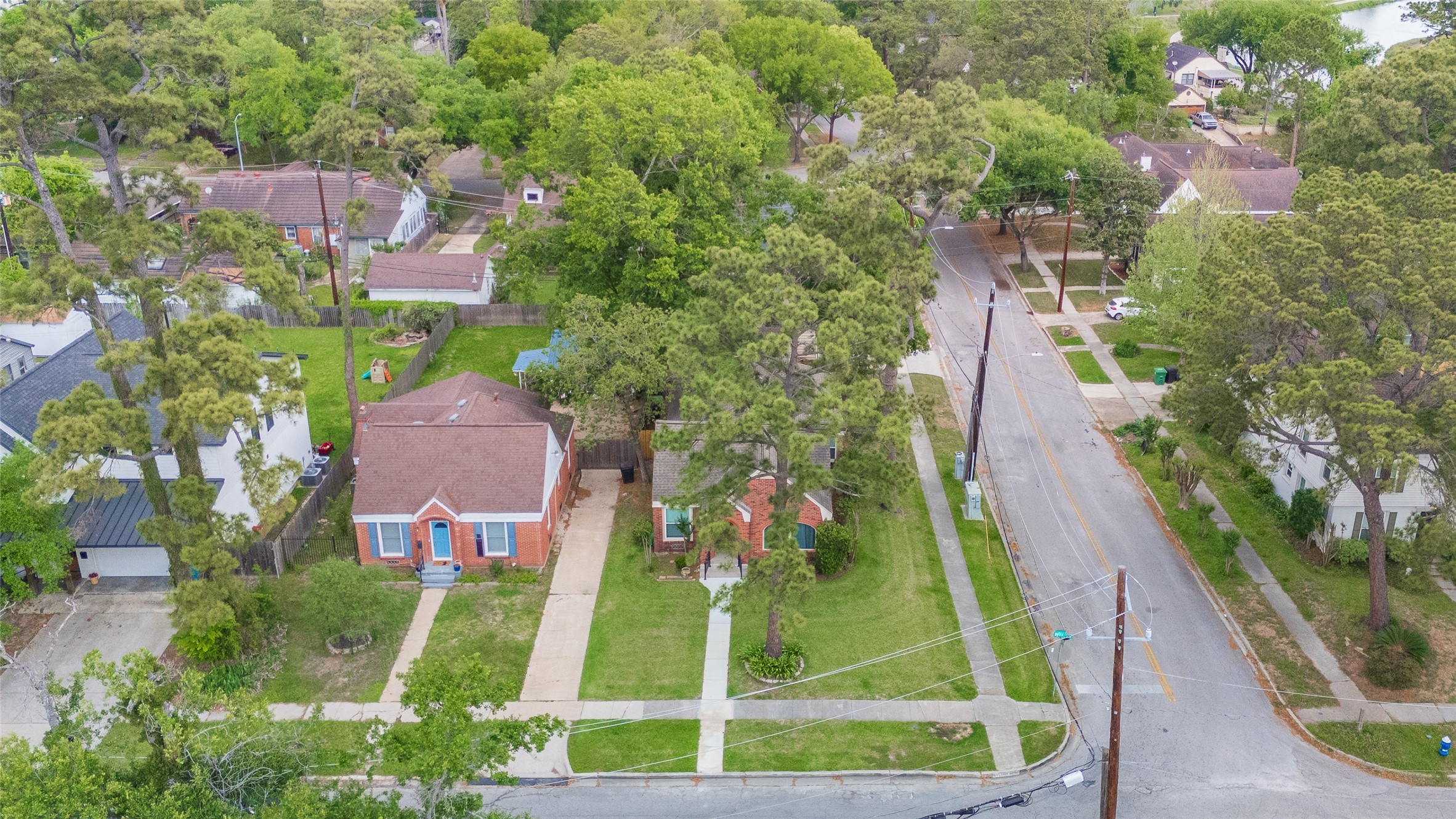 6673 Sylvan Road Houston, TX 77023 - Photo 31 of 39 an aerial view of a house with a garden and trees