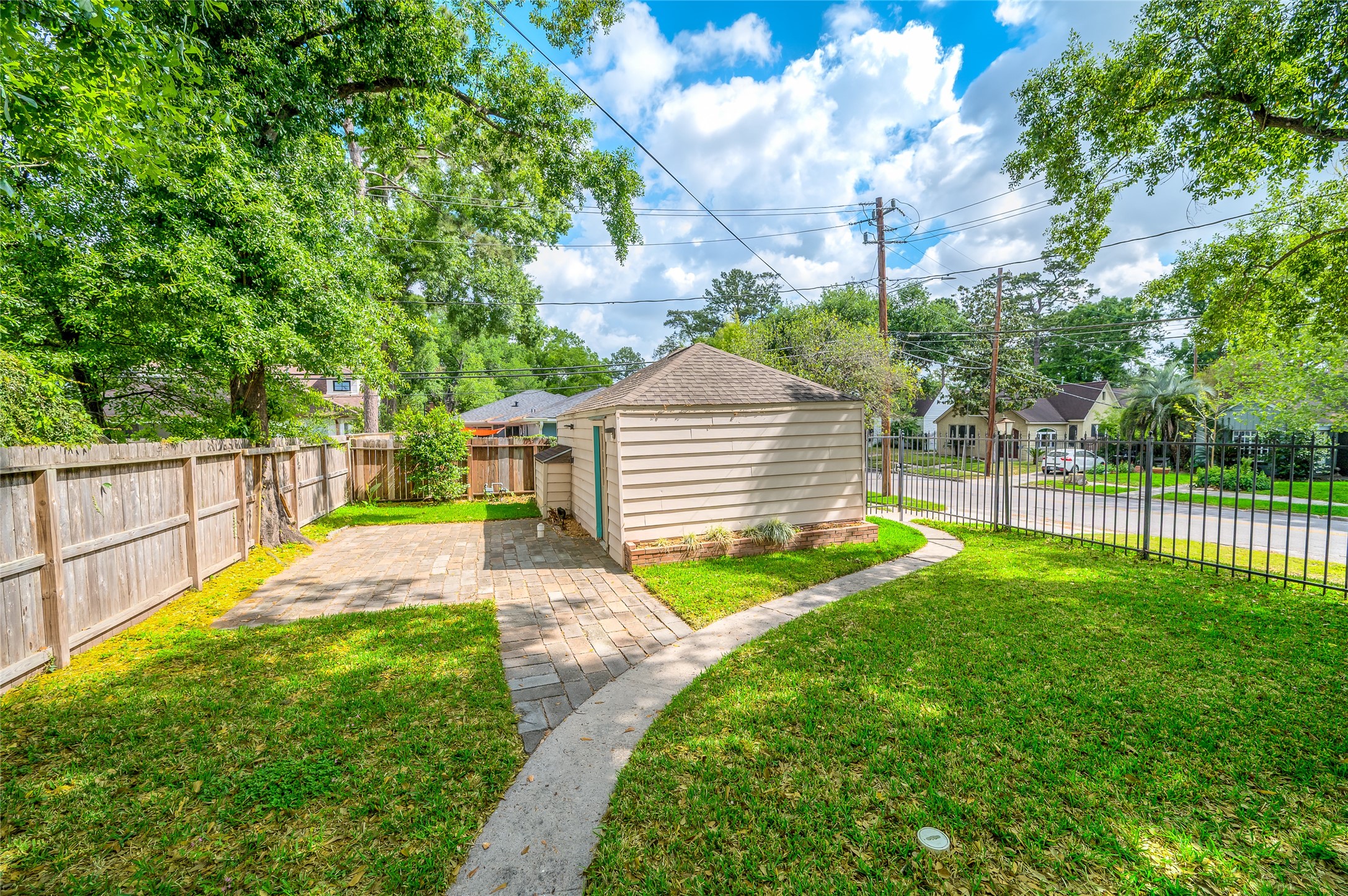 6673 Sylvan Road Houston, TX 77023 - Photo 32 of 39 a view of a backyard with a garden
