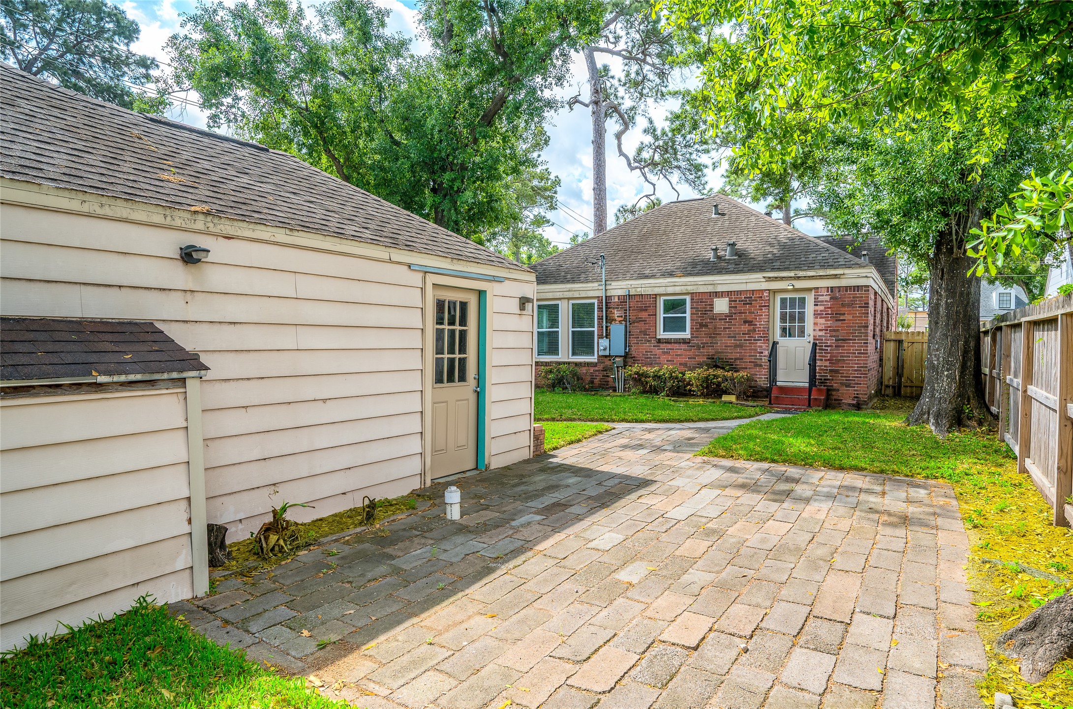 6673 Sylvan Road Houston, TX 77023 - Photo 33 of 39 a view of a house with a yard