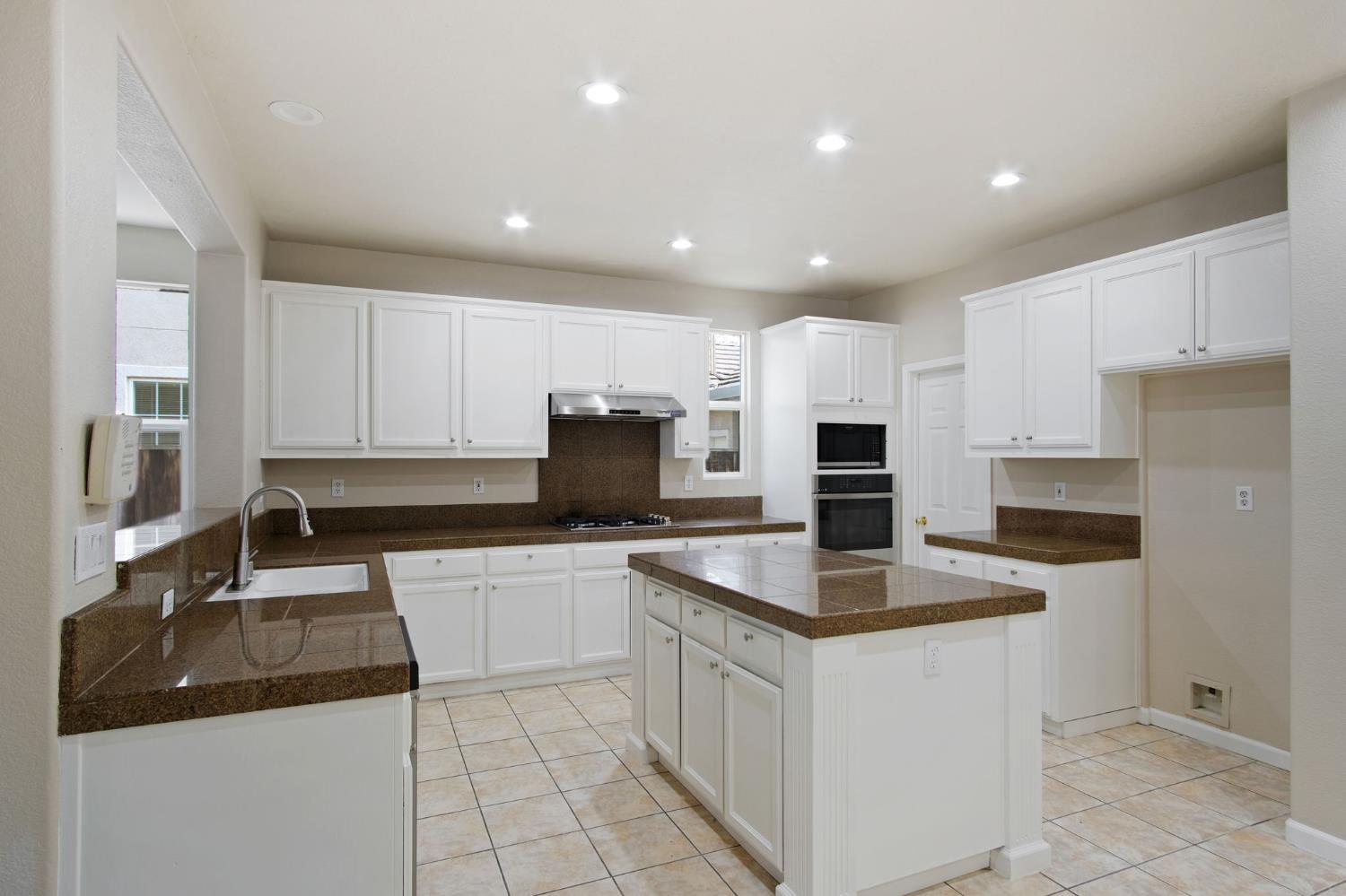 2921 Compton Place Tracy, CA 95377 - Photo 10 of 35