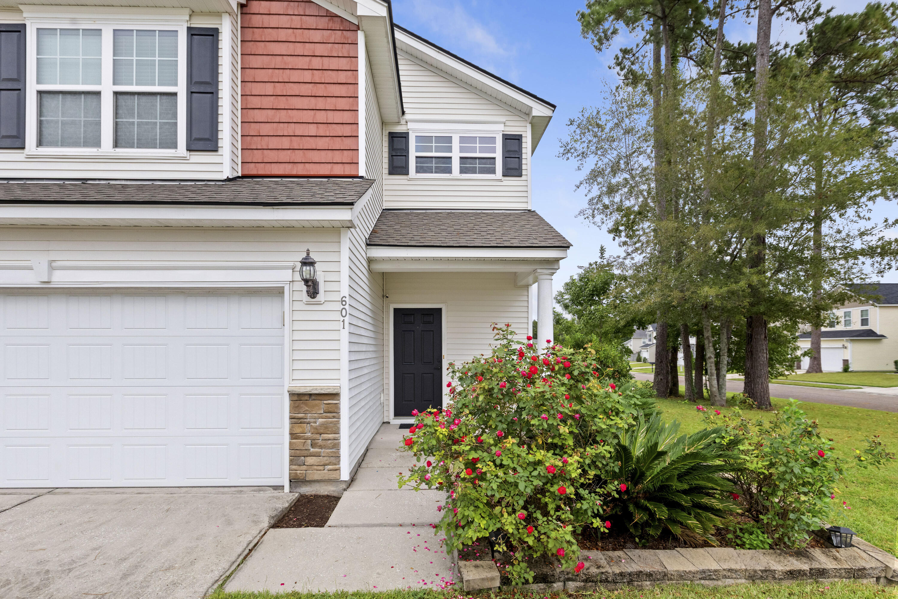 601 Watershed Drive Goose Creek, SC 29445 - Photo 3 of 45 601WatershedDr-CasaVerdeMediaLLC5