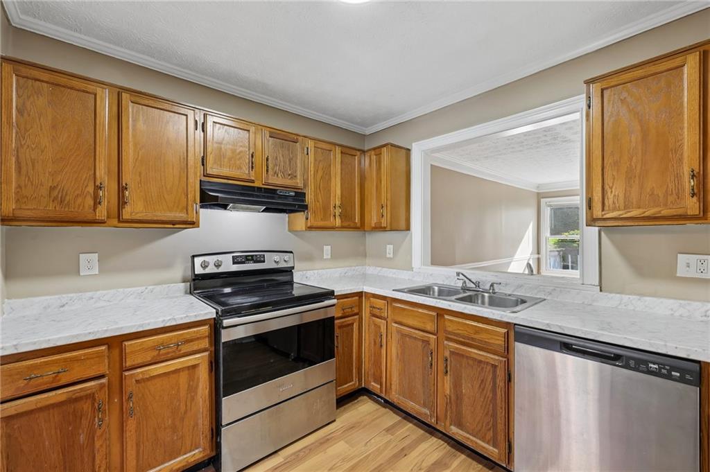 401 Autumn Leaf Way Norcross, GA 30093 - Photo 8 of 21