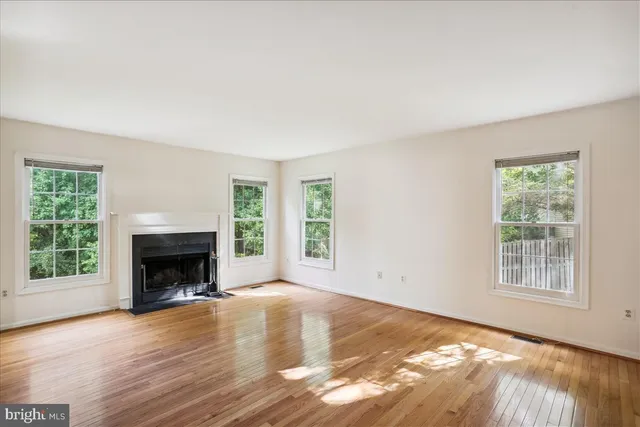 $3,650 | 18518 Gingerbread Lane, Gaithersburg, MD 20877