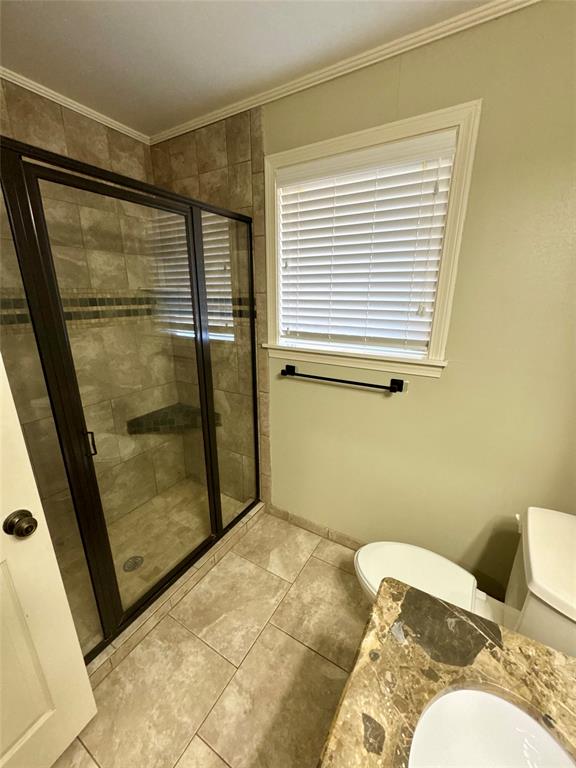 710 Robards Street Shreveport, LA 71105 - Photo 7 of 12 a bedroom with a bed and a window