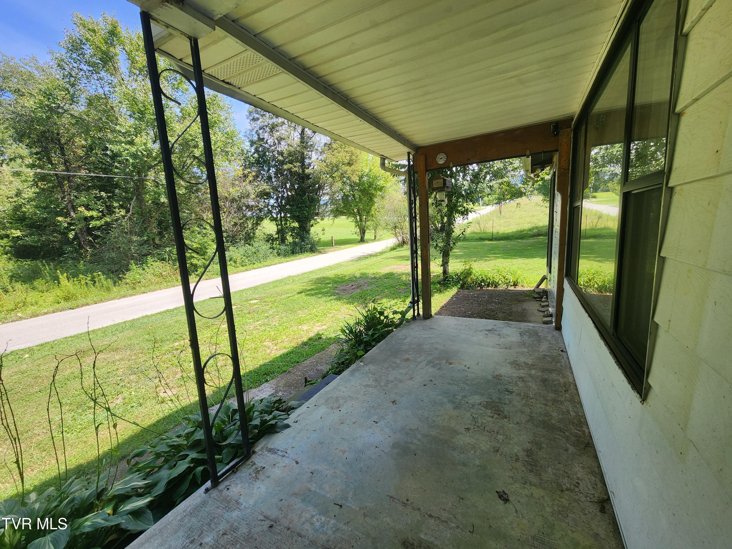 1710 Gosnell Susong Road Greeneville, TN 37743 - Photo 12 of 23 Front Porch