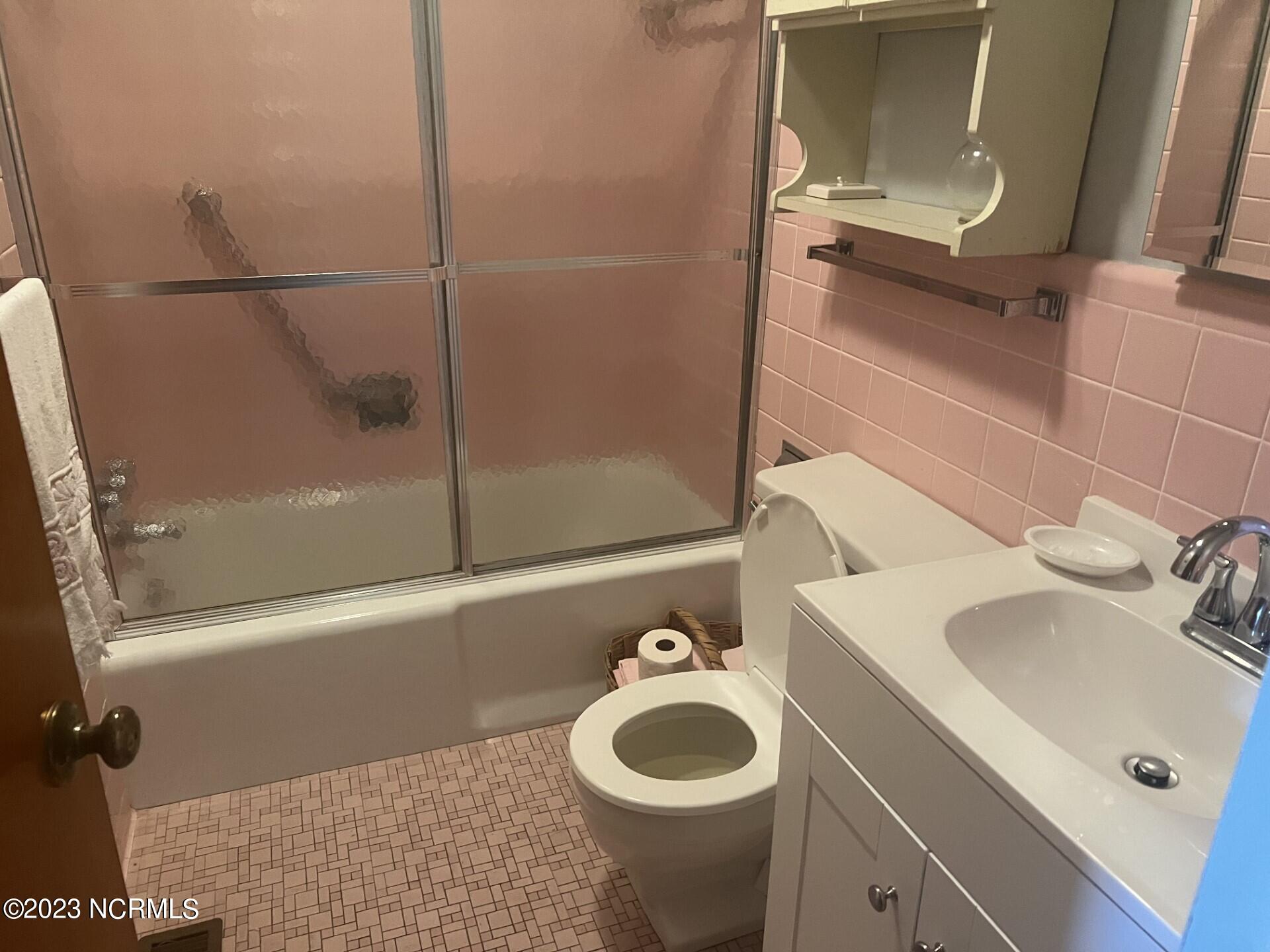 401 North Main Street Roxobel, NC 27872 - Photo 9 of 20 Bathroom 1