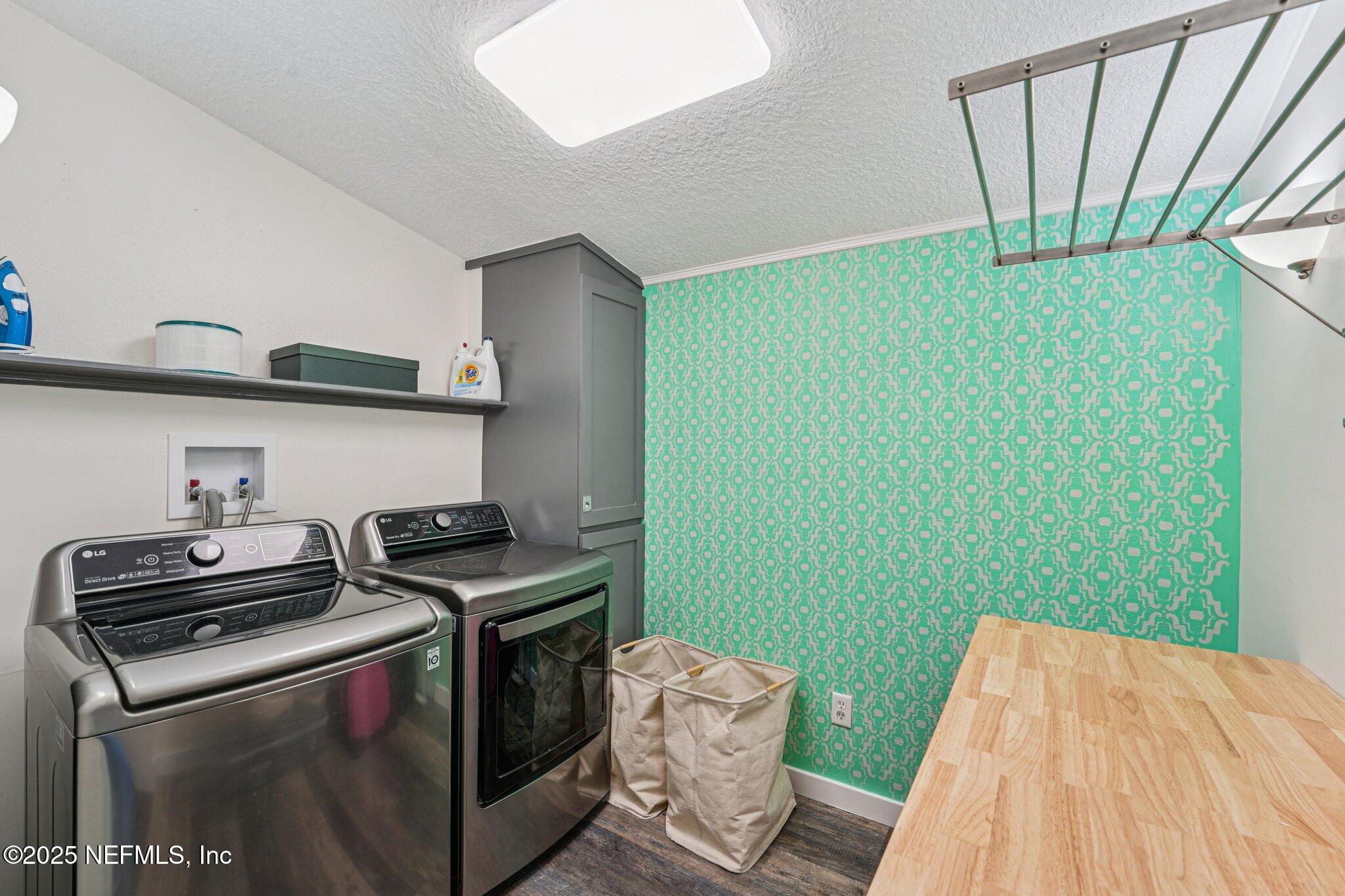502 Royal Road St. Augustine, FL 32086 - Photo 25 of 34 a kitchen with a stove and a sink