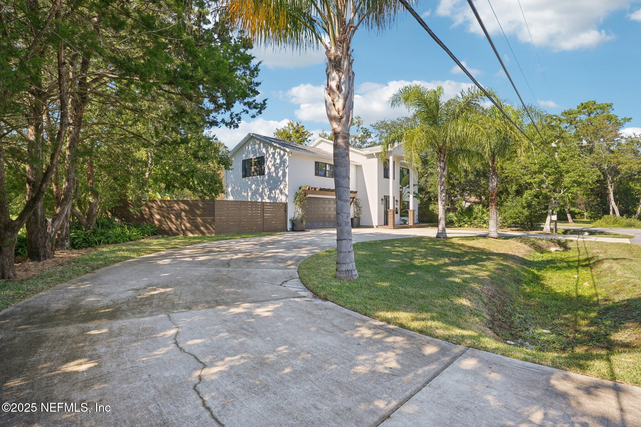502 Royal Road St. Augustine, FL 32086 - Photo 33 of 34 a view of a fountain in front of a house