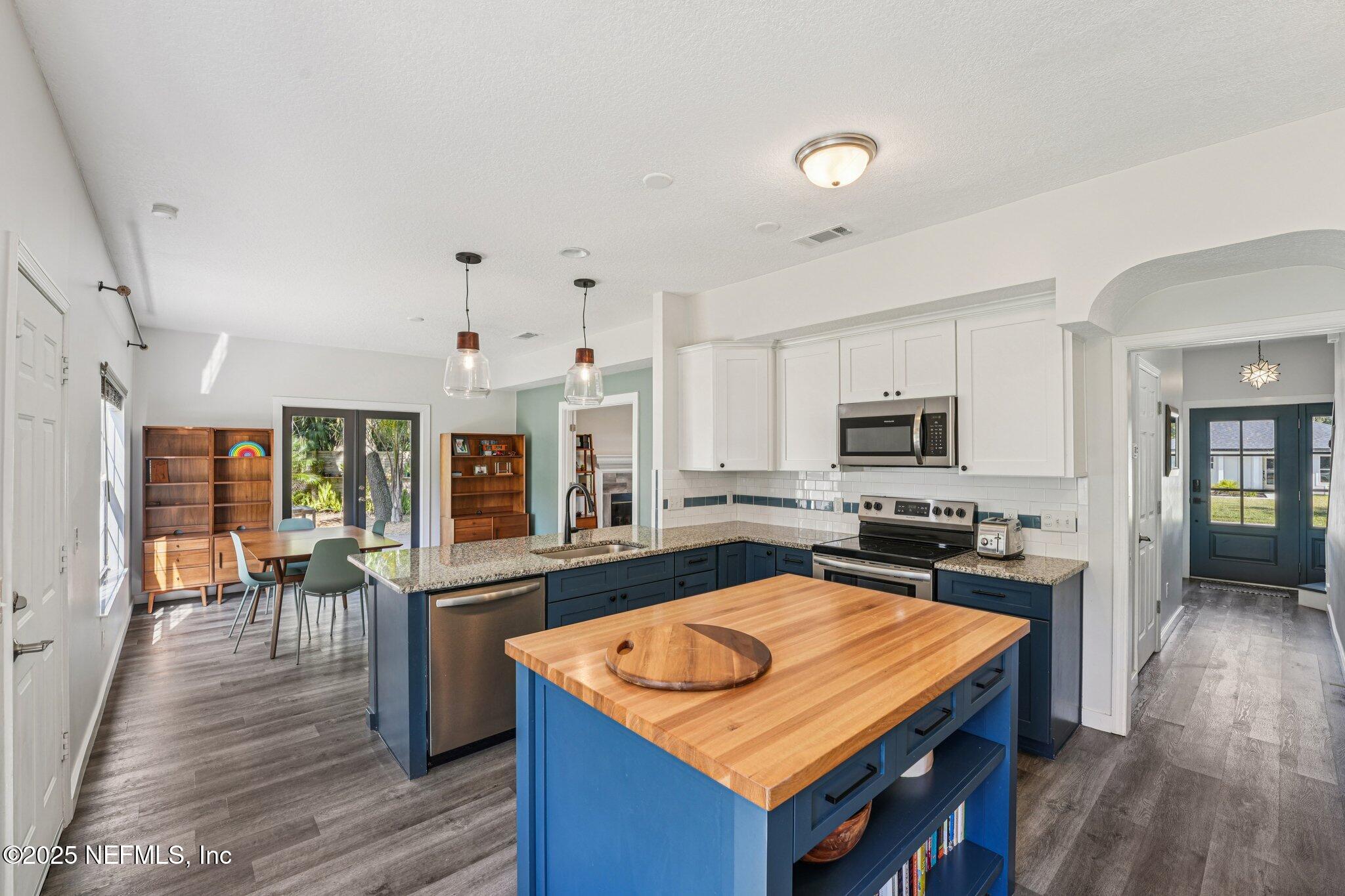 502 Royal Road St. Augustine, FL 32086 - Photo 9 of 34 a kitchen with a stove and a refrigerator