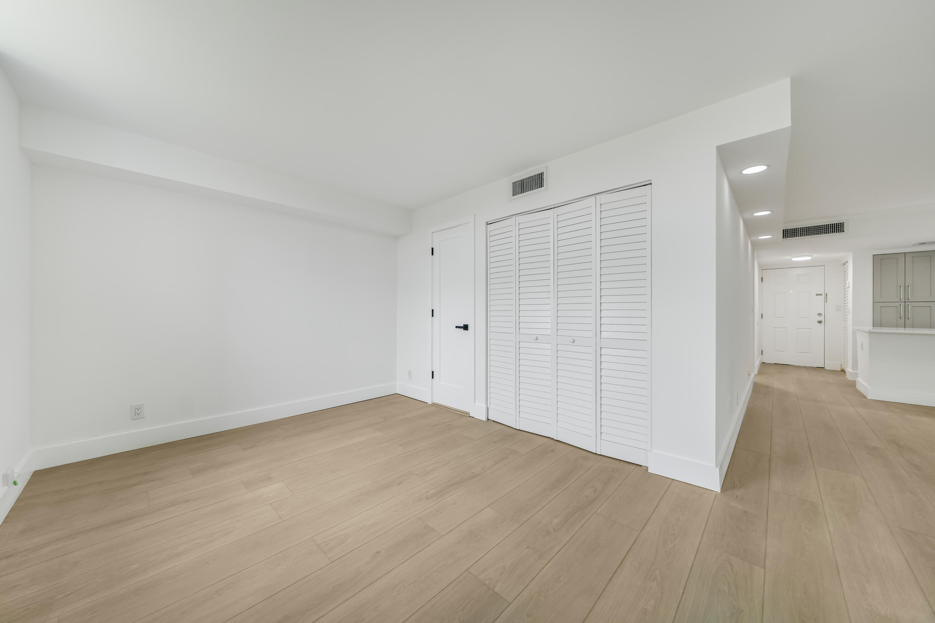 5301 Northwest 2nd Avenue Boca Raton, FL 33487 - Photo 14 of 46 DSC00096