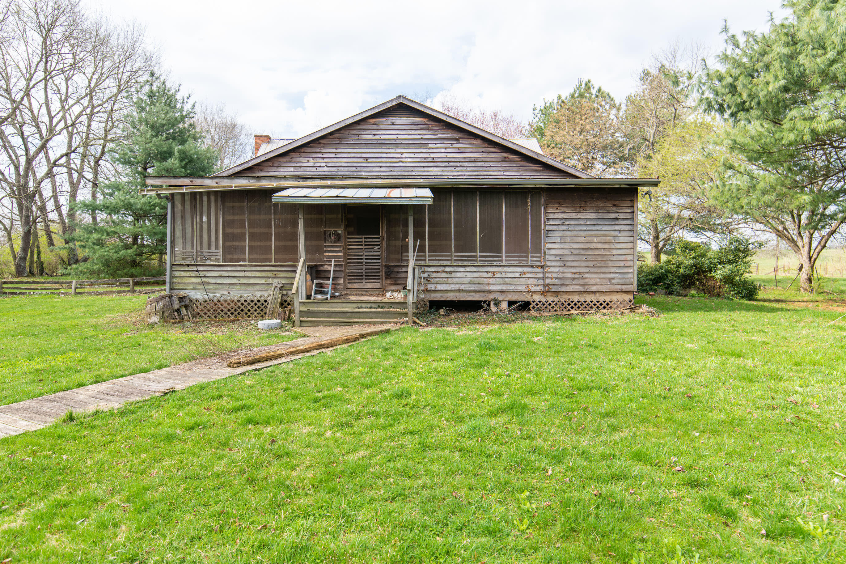 220 McNease Road Paris, KY 40361 - Photo 4 of 36 20220330-220-McNease-Rd-mattox-realty-01