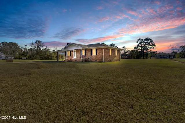 $275,000 | 16 Elm Street, Vandemere, NC 28587