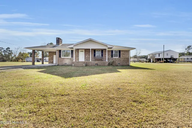 $275,000 | 16 Elm Street, Vandemere, NC 28587