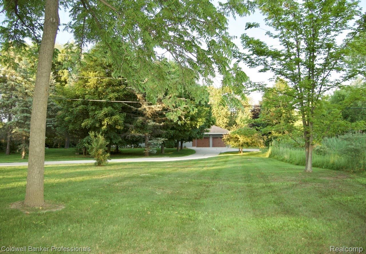 1495 Rochester Road Oakland, MI 48363 - Photo 1 of 13 Concrete Driveway 1495 Rochester Road.jpg