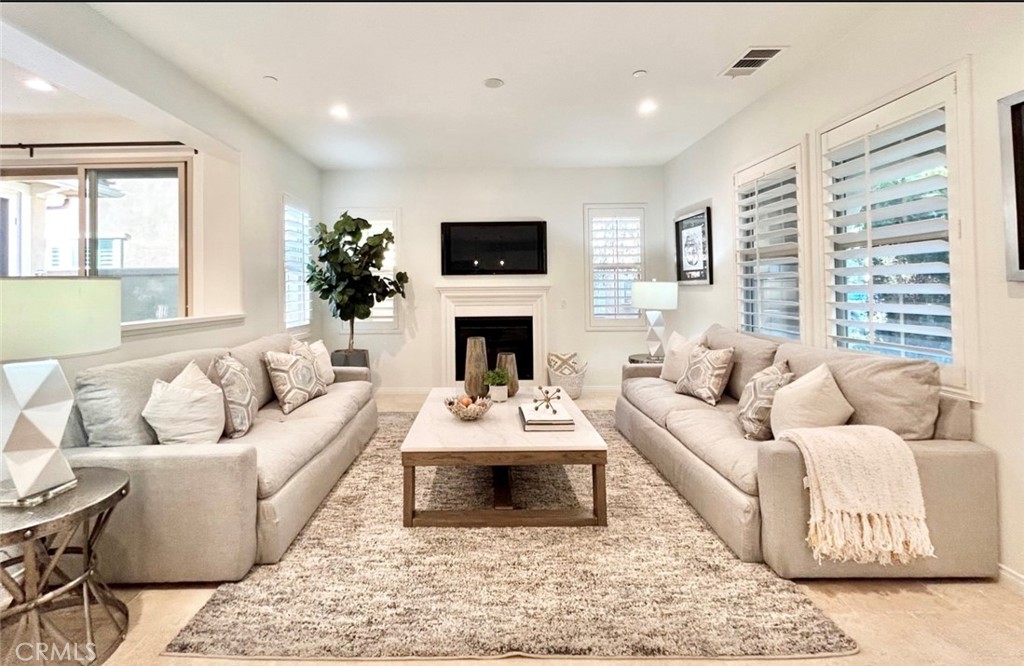 37 Roycroft Irvine, CA 92620 - Photo 2 of 14