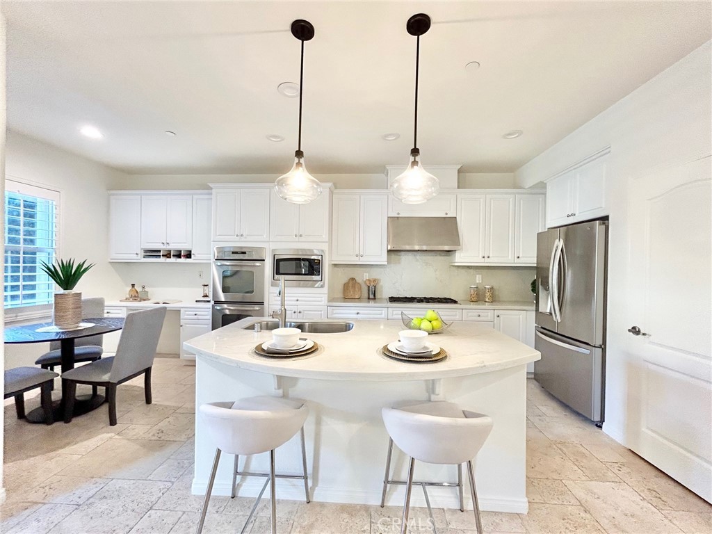 37 Roycroft Irvine, CA 92620 - Photo 3 of 14