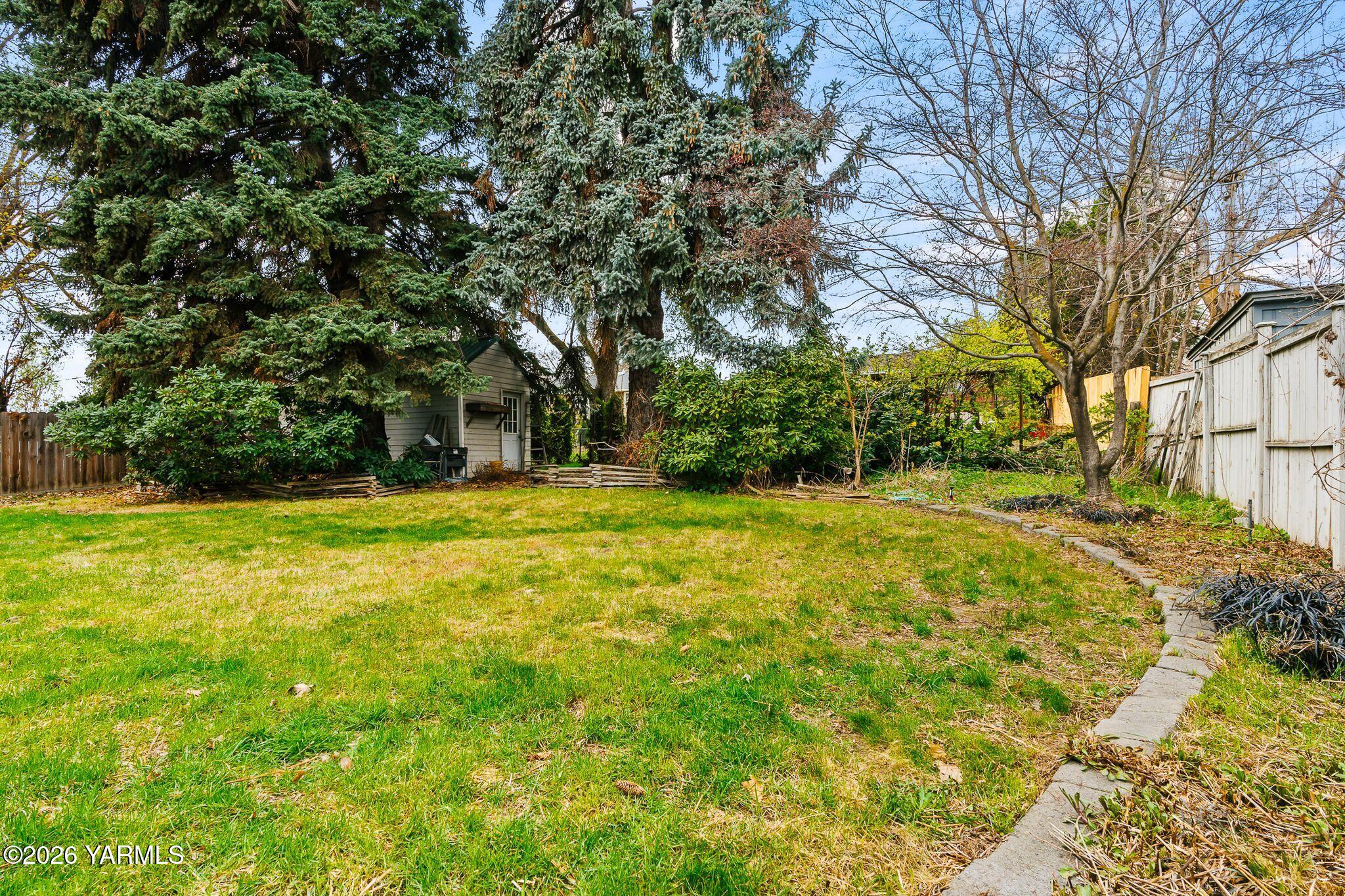 702 South 30th Avenue Yakima, WA 98902 - Photo 29 of 30 Backyard